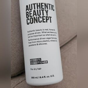 Authentic Beauty Concept Hydrate Conditioner For Dry Hair